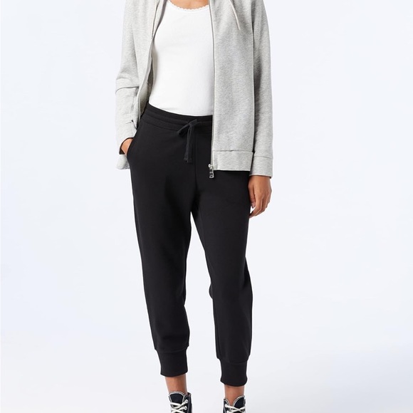 Amazon Essentials Women's Sz XXL Fleece Capri Jogger Sweatpant black new - Picture 2 of 6